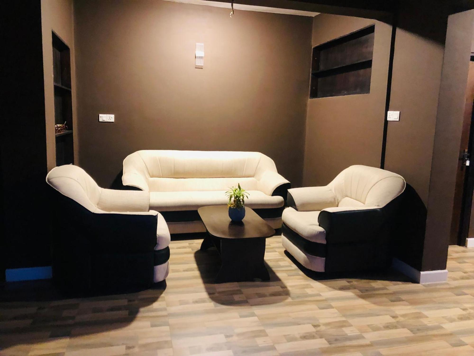 R21 Nuwara Eliya Hotel Ngoại thất bức ảnh