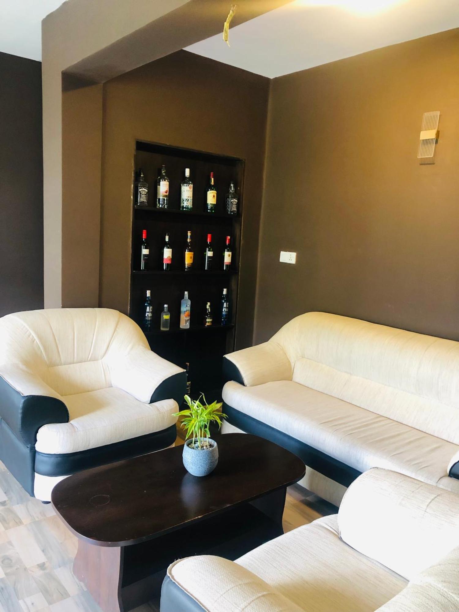 R21 Nuwara Eliya Hotel Ngoại thất bức ảnh